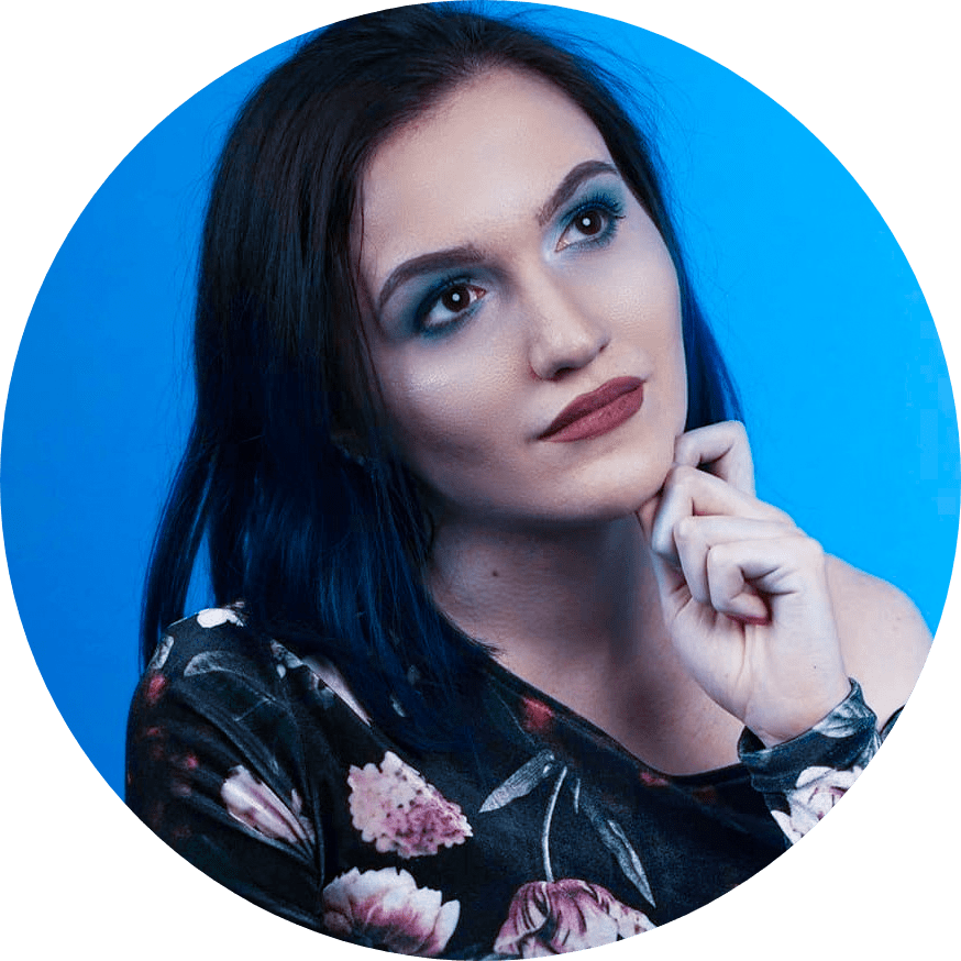 Professional headshot of Diana Marin, social media freelancer, writer, and content creator